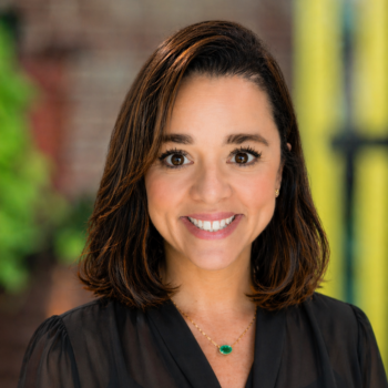 Thais Headshot-square